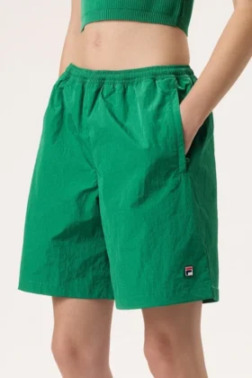 Pantalones cortos arrugados verdes de Fila x Hailey