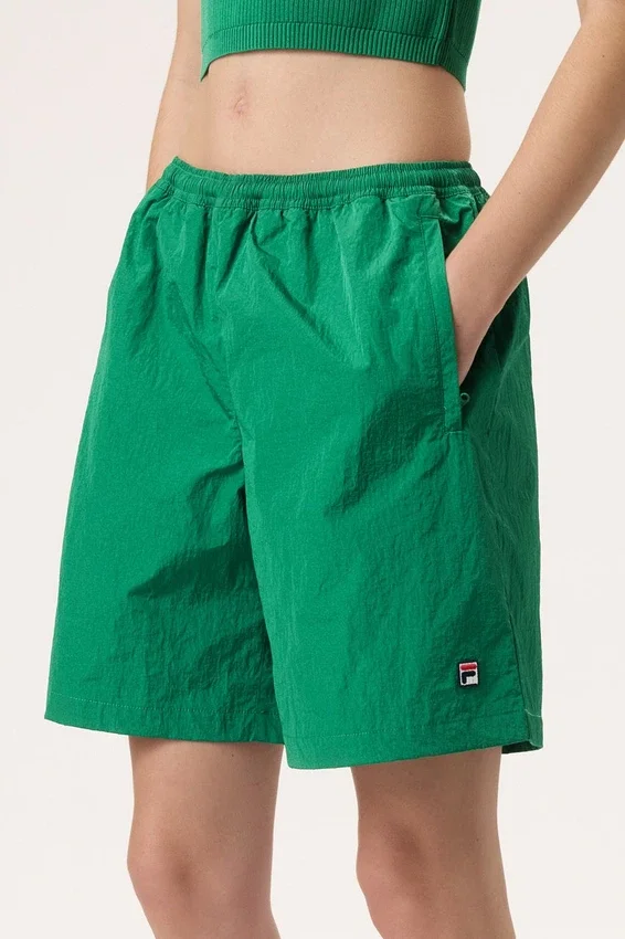 Pantalones cortos arrugados verdes de Fila x Hailey