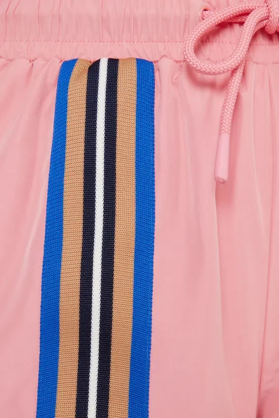 Pantalones cortos con detalle de cinta en rosa